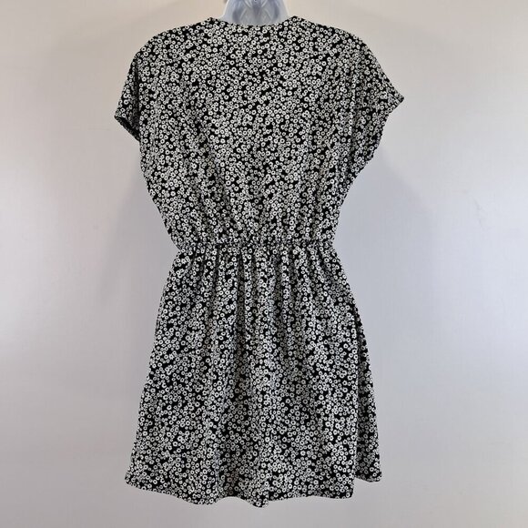UNIQLO Floral Black and White V Neck Romper Size S - Picture 7 of 11